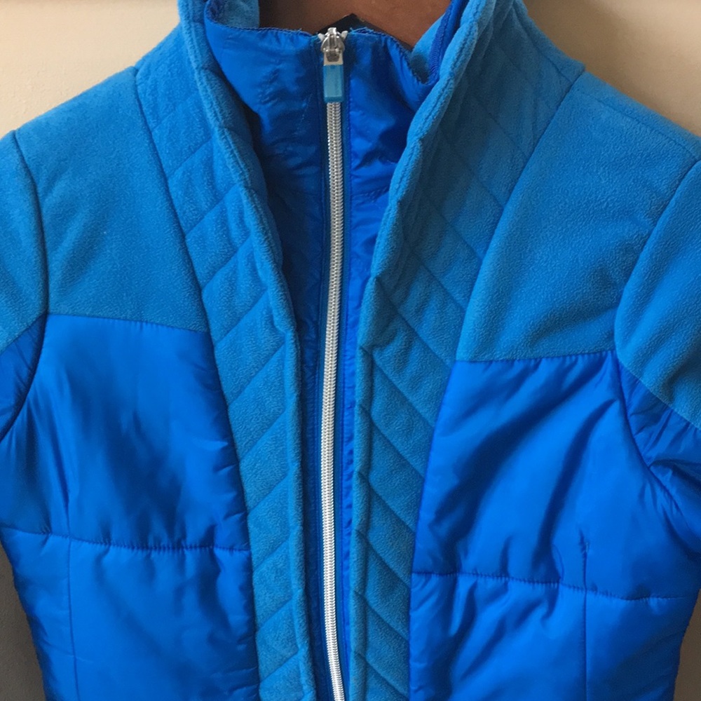 Like-new Lululemon jacket - Picture 8 of 9